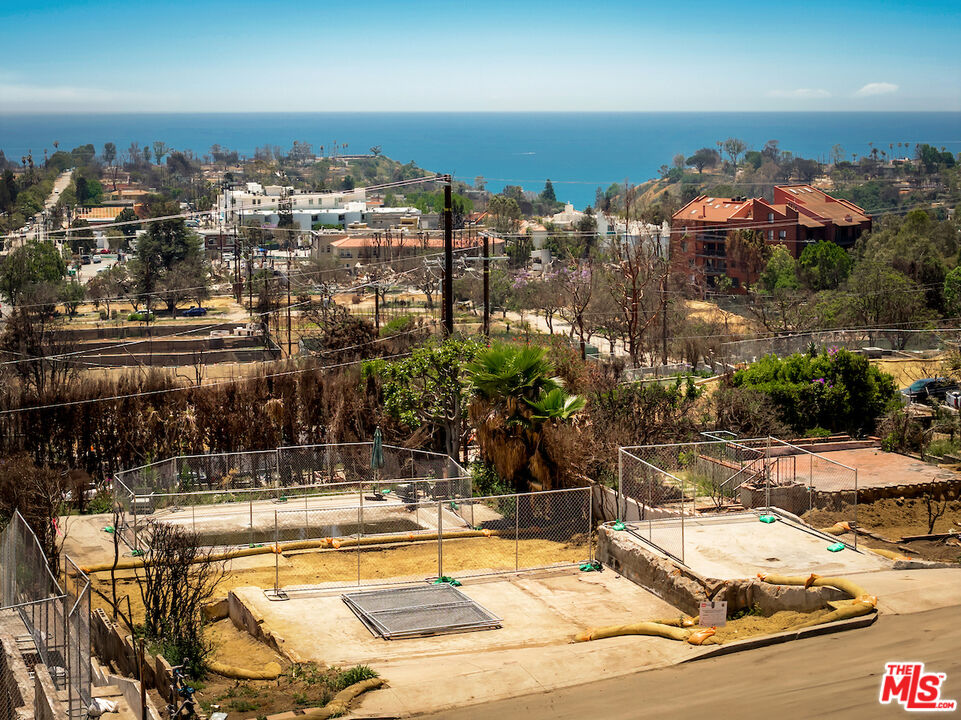 15318 Whitfield Avenue Pacific Palisades, CA 90272 - Photo 3 of 4 a view of a terrace