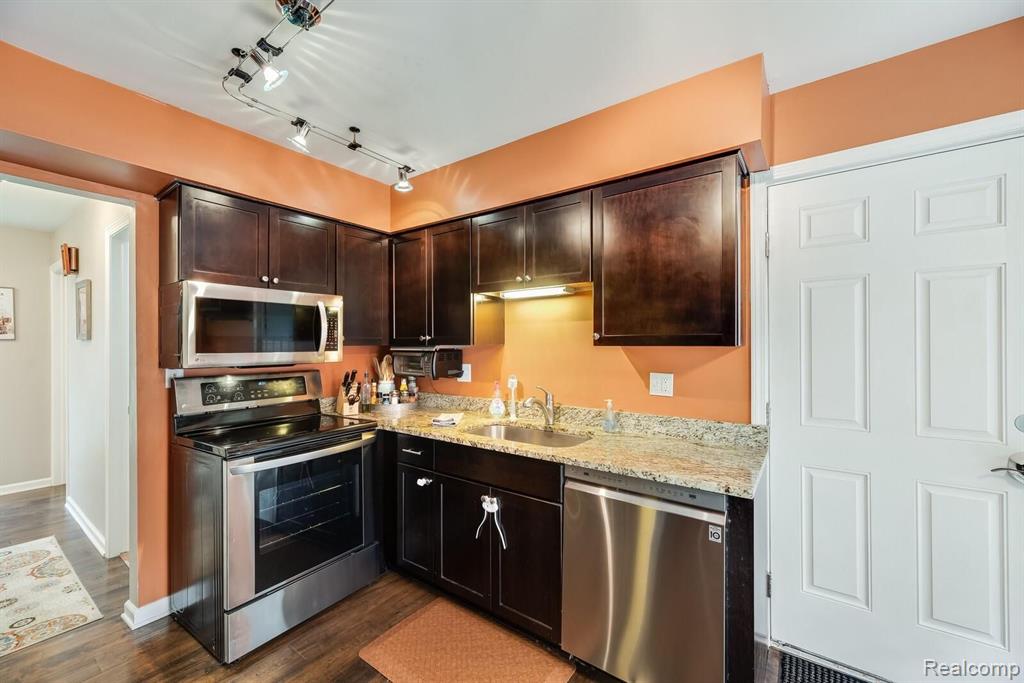 1689 Morningside Lane Rochester Hills, MI 48307 - Photo 11 of 33
