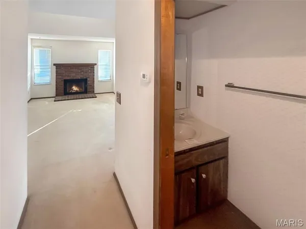 $179,900 | 312 Crown Colony Court, Unit F, St. Peters, MO 63376