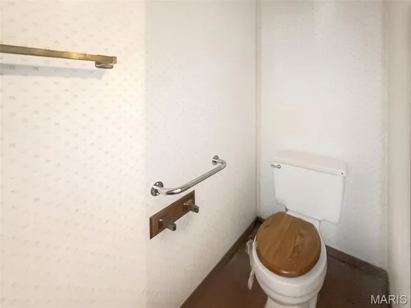 $179,900 | 312 Crown Colony Court, Unit F, St. Peters, MO 63376