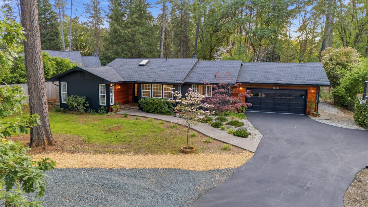 16856 Scott Way Grass Valley, CA 95949 - Photo 67 of 67 front view of a house with a yard