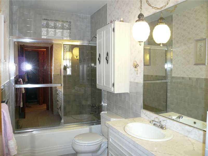2303 Beaver Road Ambridge, PA 15003 - Photo 12 of 23 Full Bath.