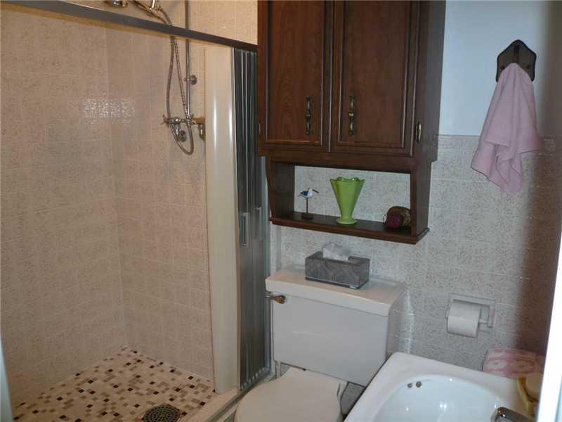 2303 Beaver Road Ambridge, PA 15003 - Photo 20 of 23 Full Bath.