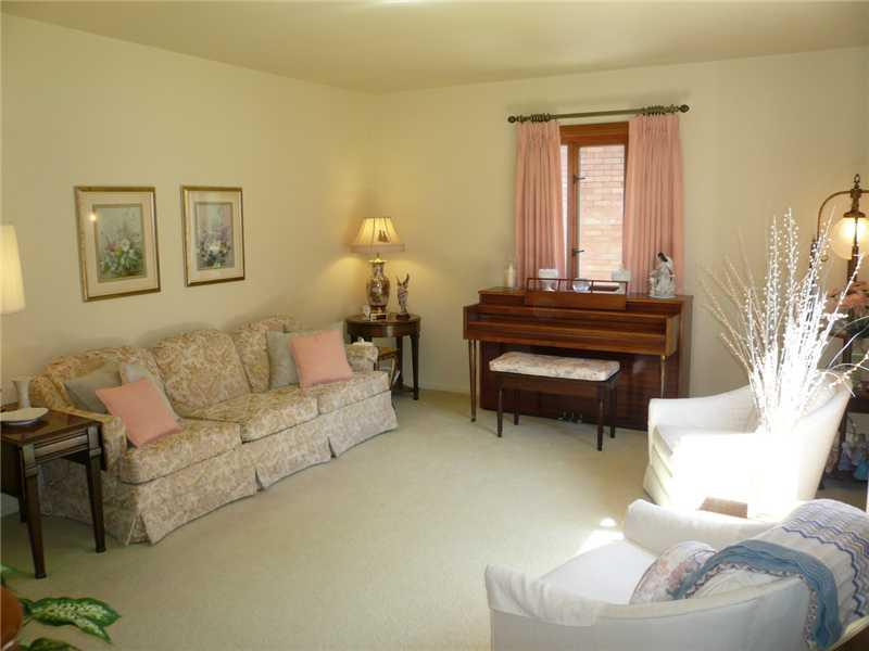 2303 Beaver Road Ambridge, PA 15003 - Photo 4 of 23 Living Room.