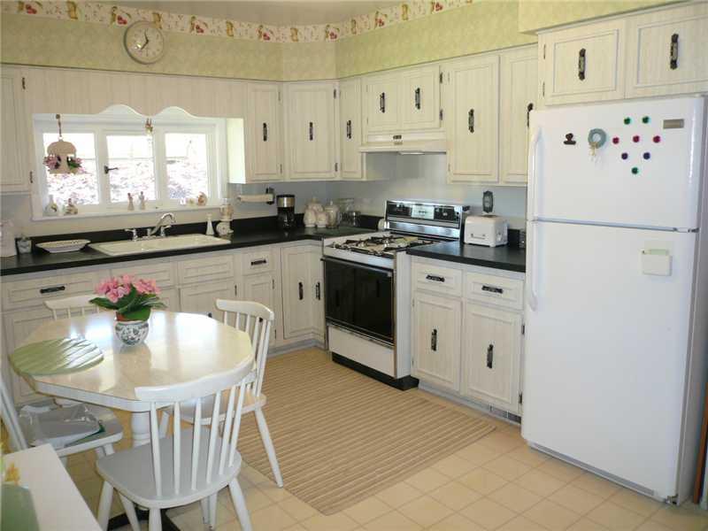 2303 Beaver Road Ambridge, PA 15003 - Photo 9 of 23 Kitchen.