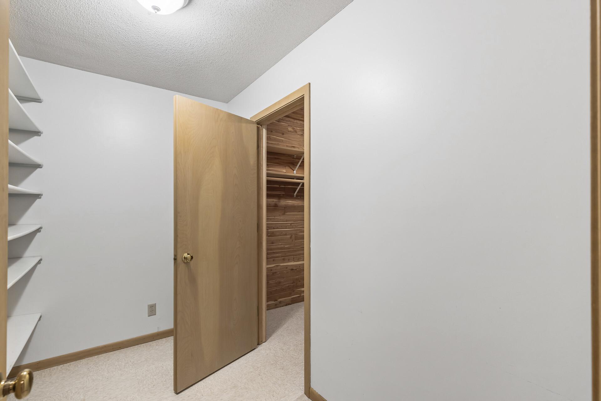 2430 Robin Oak Ridge Minnetonka, MN 55305 - Photo 28 of 32