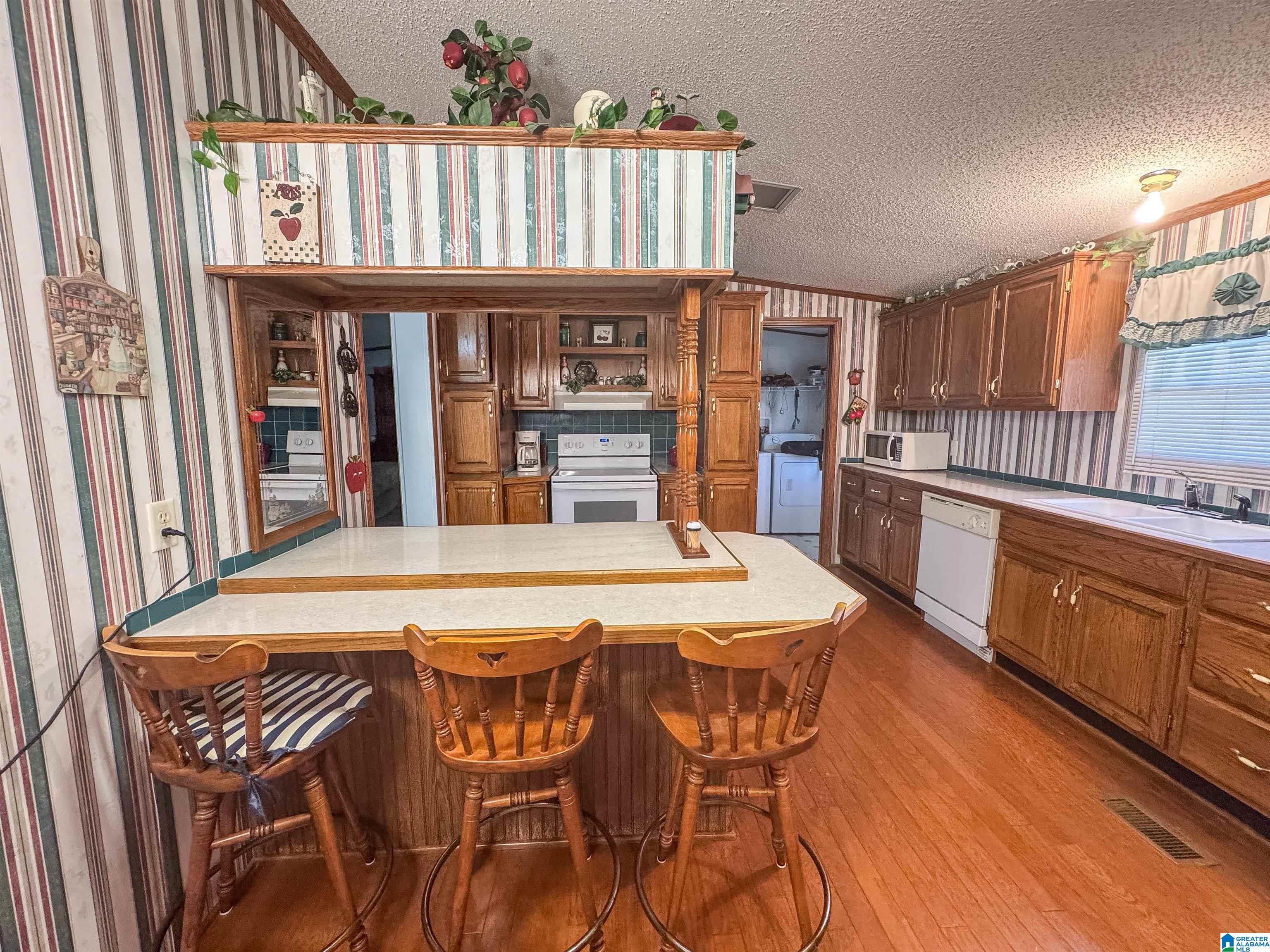 187 Henderson Lake Road Munford, AL 36268 - Photo 17 of 38