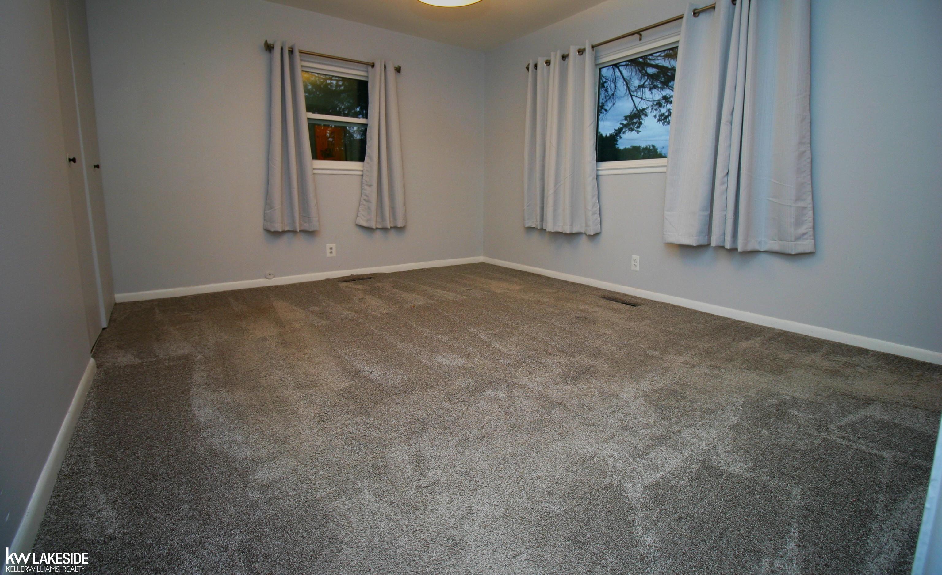 3022 Avon Manor Road Rochester, MI 48307 - Photo 9 of 13 50122982-8.JPG