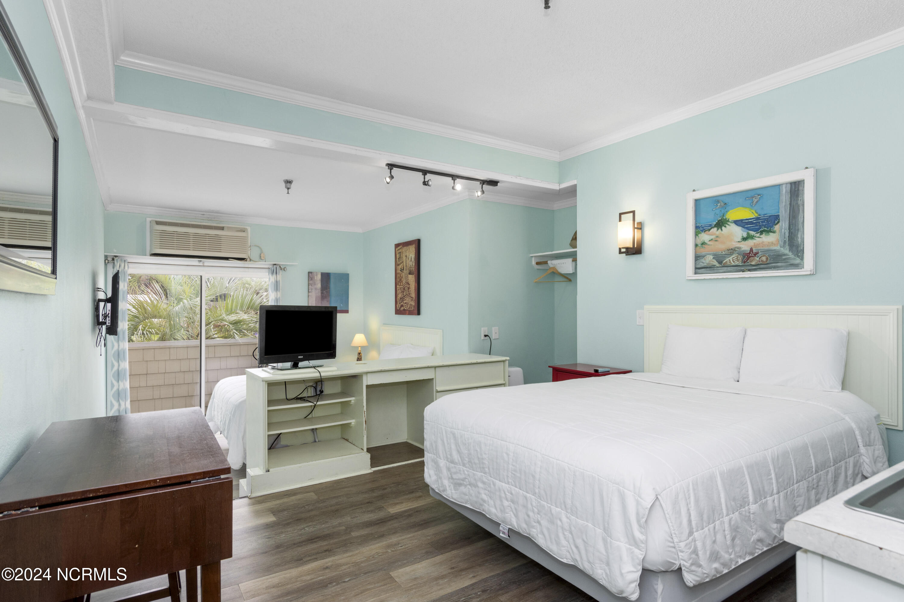 602 West Fort Macon Road, Unit 139 Atlantic Beach, NC 28512 - Photo 8 of 29 PalmSuites-139-10-29-24-005