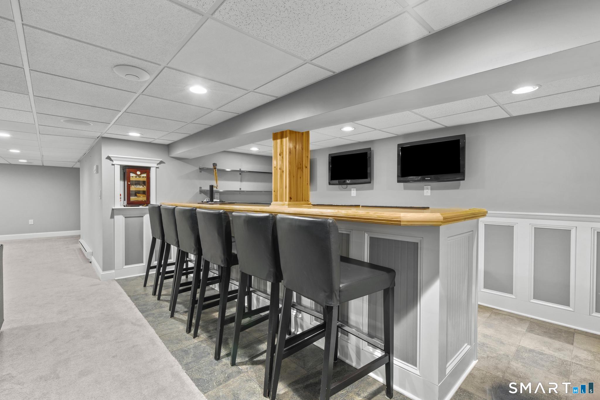180 Tom Swamp Road Hamden, CT 06518 - Photo 22 of 40