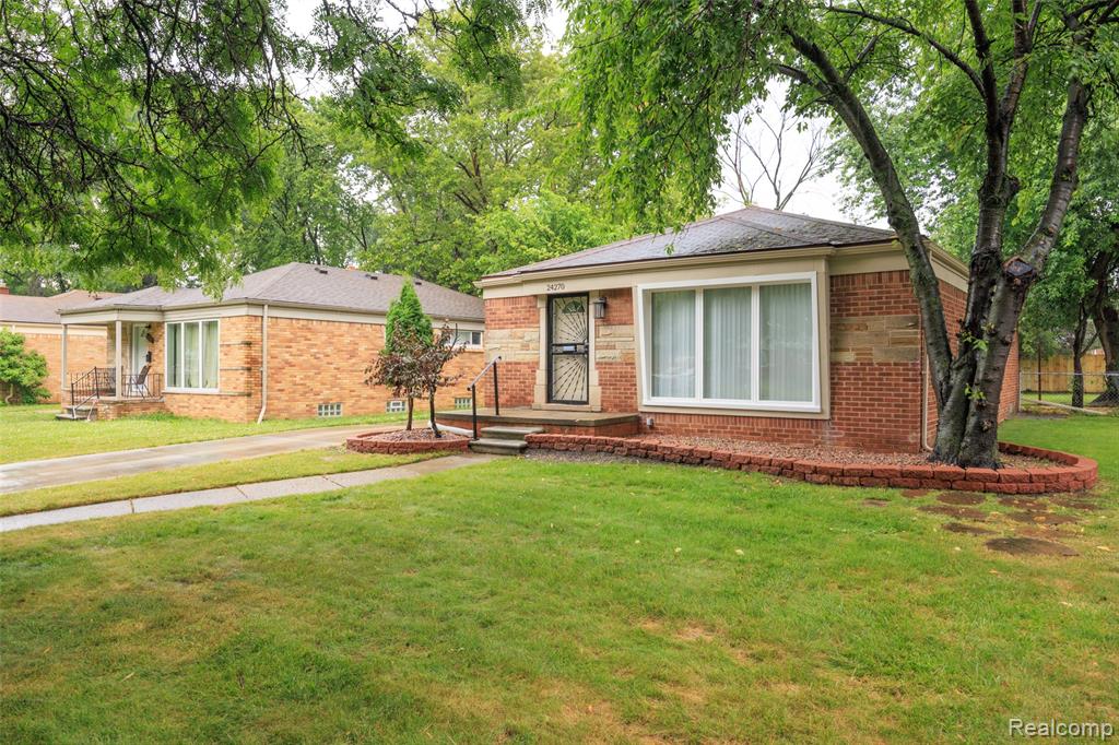 24270 Scotia Road Oak Park, MI 48237 - Photo 2 of 22