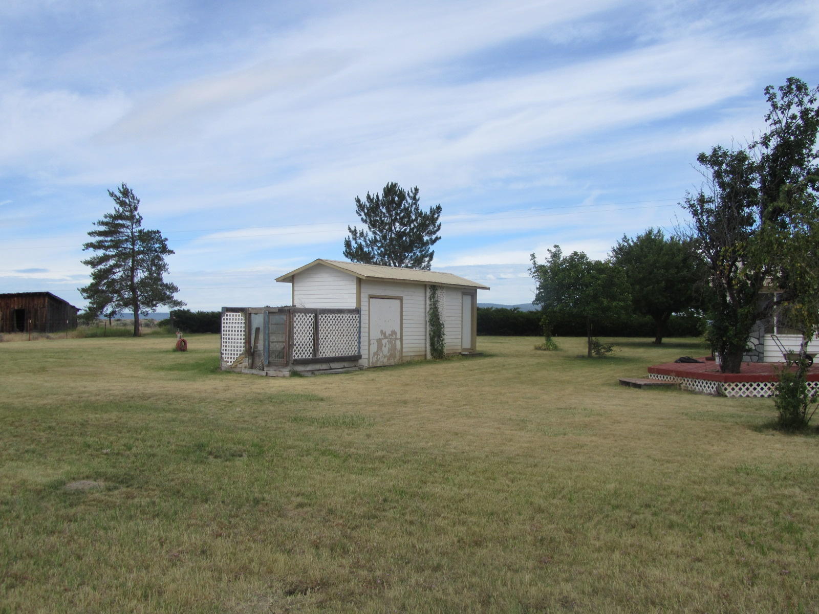 560-620 Walters Road Lookout, CA 96054 - Photo 27 of 34 Pump house off deck