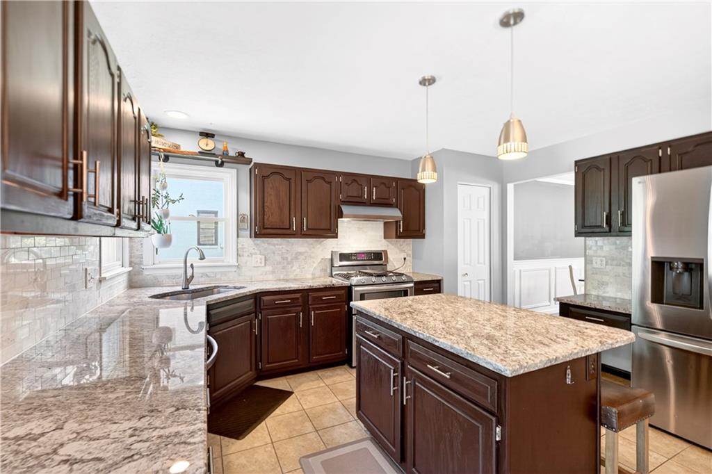 7020 Franklin Road Seven Fields, PA 16046 - Photo 4 of 36