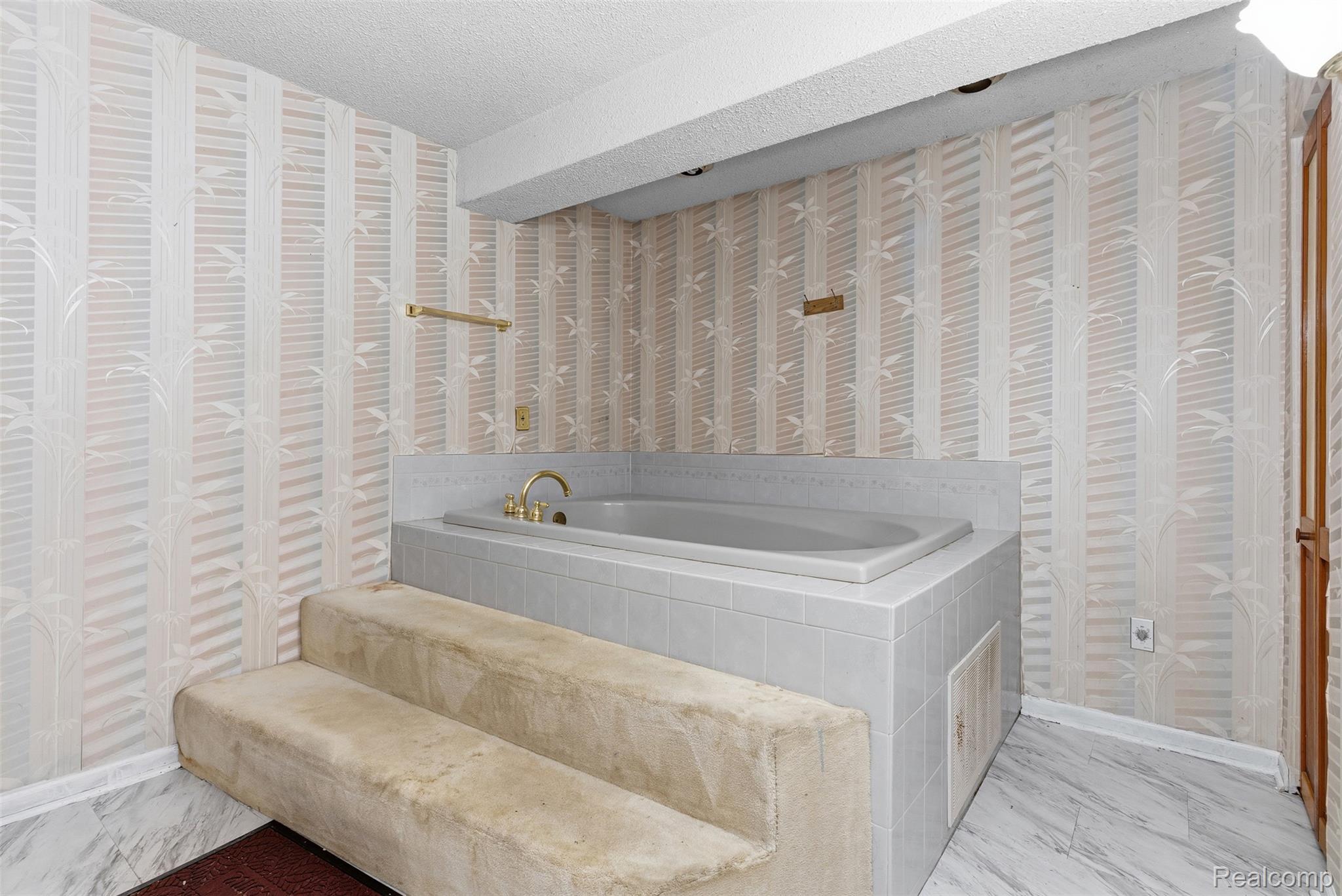 3432 South State Road Davison, MI 48423 - Photo 44 of 58 Bathroom featuring wallpapered walls, a bath, and a textured ceiling