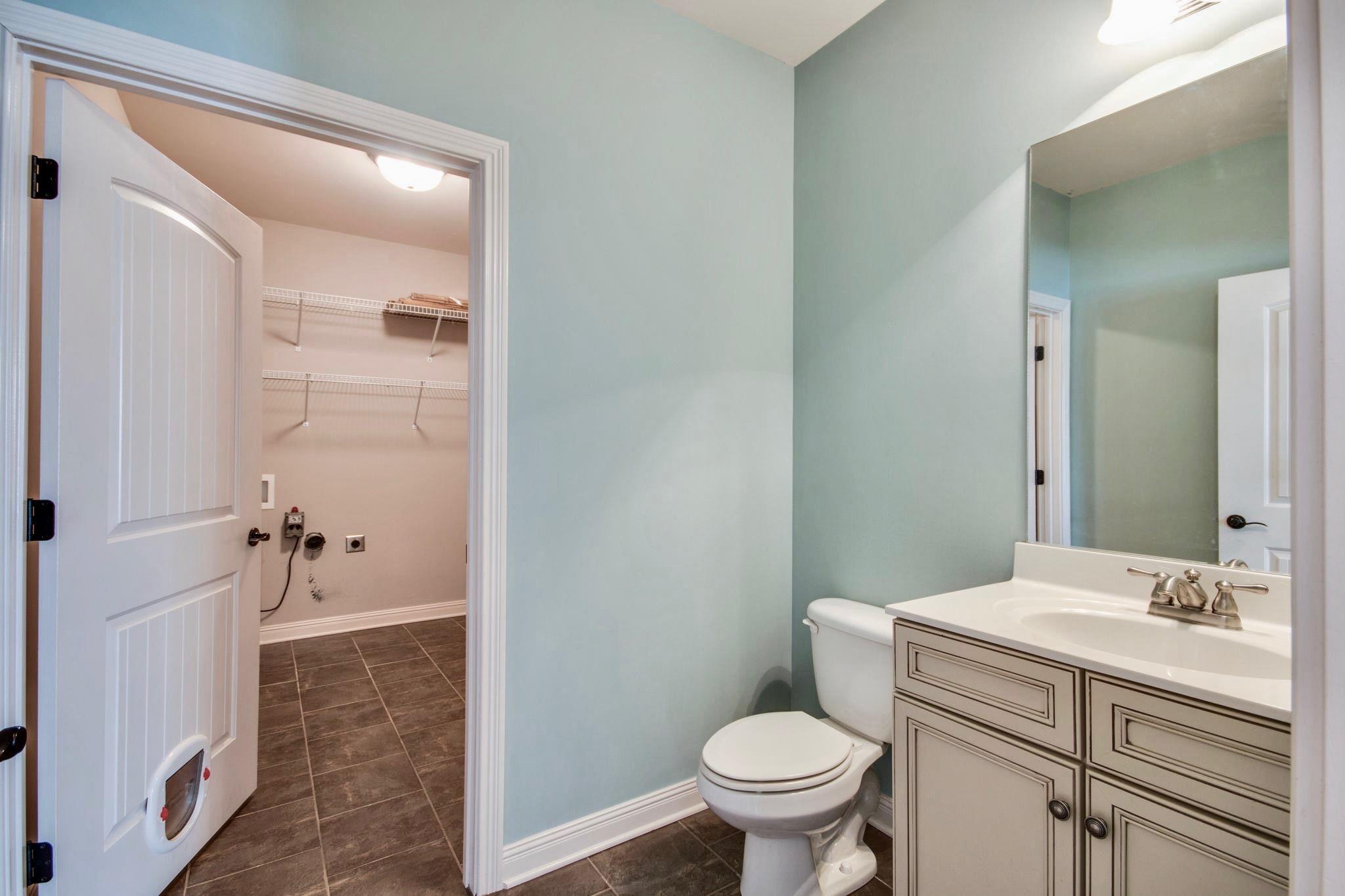 11187 South Windrow Road Rockvale, TN 37153 - Photo 15 of 26 Bathroom for another bedroom.