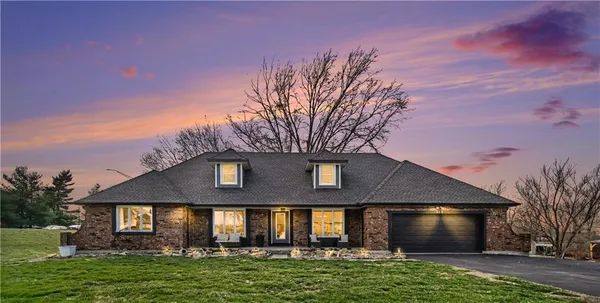 $469,900 | 400 Appaloosa Drive, Raymore, MO 64083