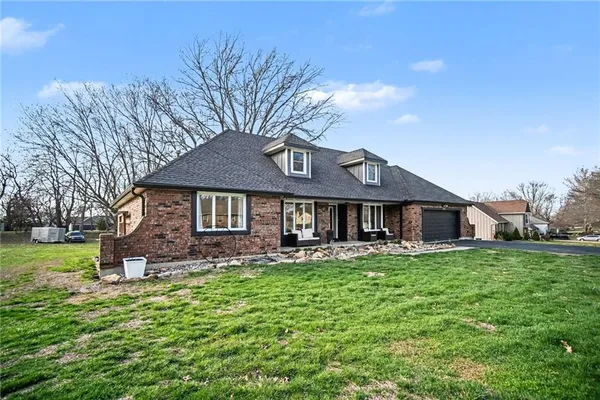 $469,900 | 400 Appaloosa Drive, Raymore, MO 64083