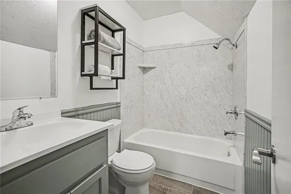 $469,900 | 400 Appaloosa Drive, Raymore, MO 64083