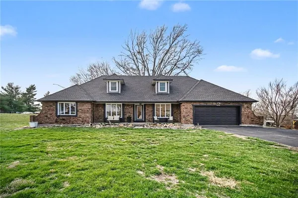 $469,900 | 400 Appaloosa Drive, Raymore, MO 64083