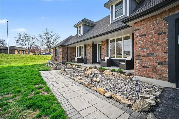 $469,900 | 400 Appaloosa Drive, Raymore, MO 64083