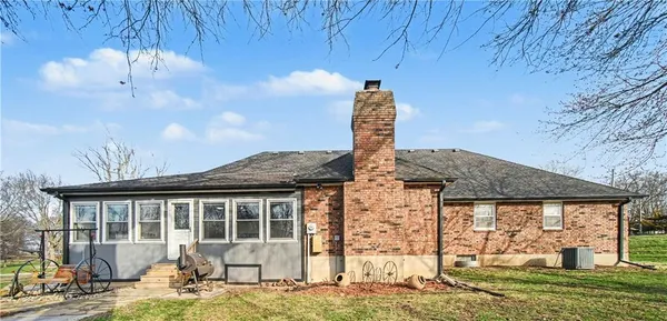 $469,900 | 400 Appaloosa Drive, Raymore, MO 64083