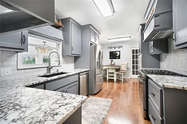 $469,900 | 400 Appaloosa Drive, Raymore, MO 64083