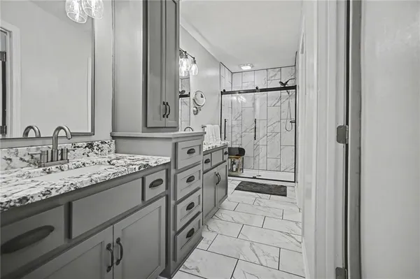 $469,900 | 400 Appaloosa Drive, Raymore, MO 64083