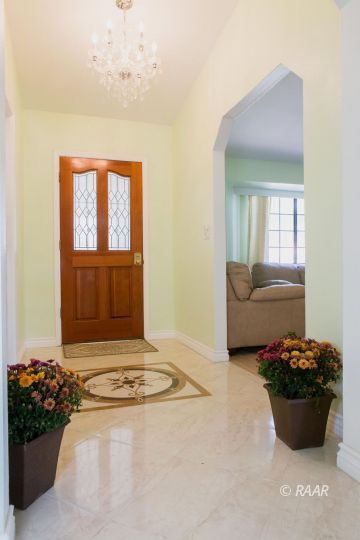 642 Regency Court Ridgecrest, CA 93555 - Photo 6 of 33 a living room with furniture and a potted plant