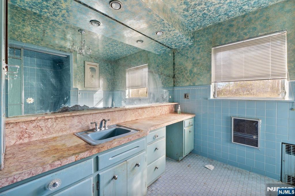 20 Hidden Glen Road Upper Saddle River, NJ 07458 - Photo 12 of 36