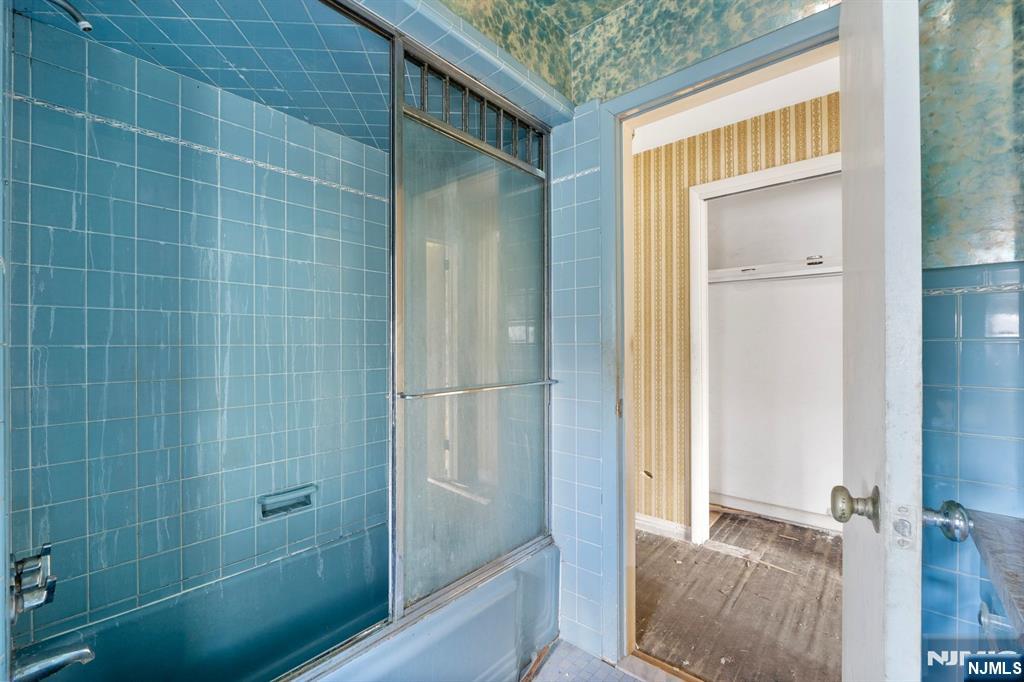 20 Hidden Glen Road Upper Saddle River, NJ 07458 - Photo 13 of 36