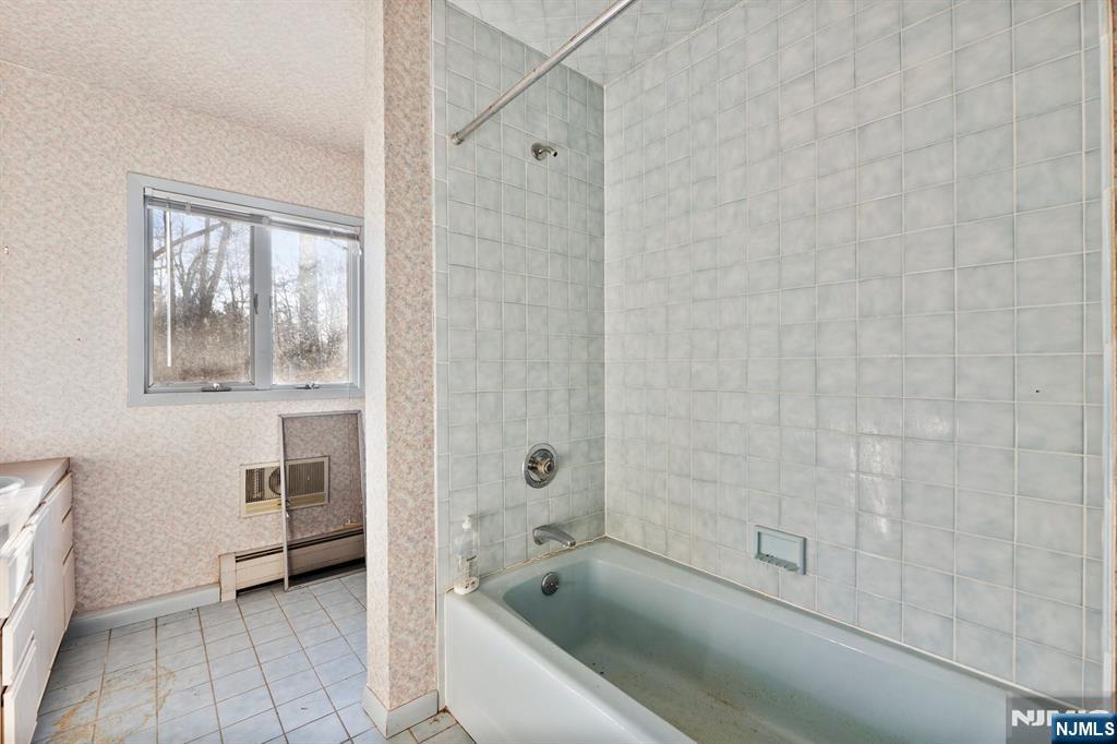 20 Hidden Glen Road Upper Saddle River, NJ 07458 - Photo 19 of 36