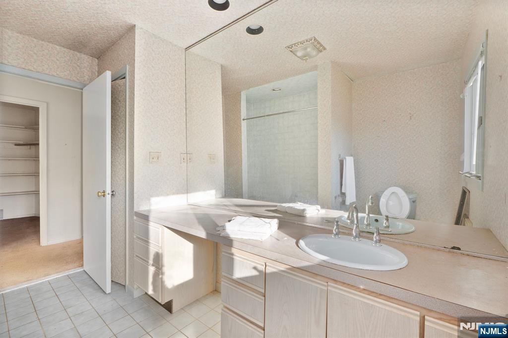 20 Hidden Glen Road Upper Saddle River, NJ 07458 - Photo 20 of 36