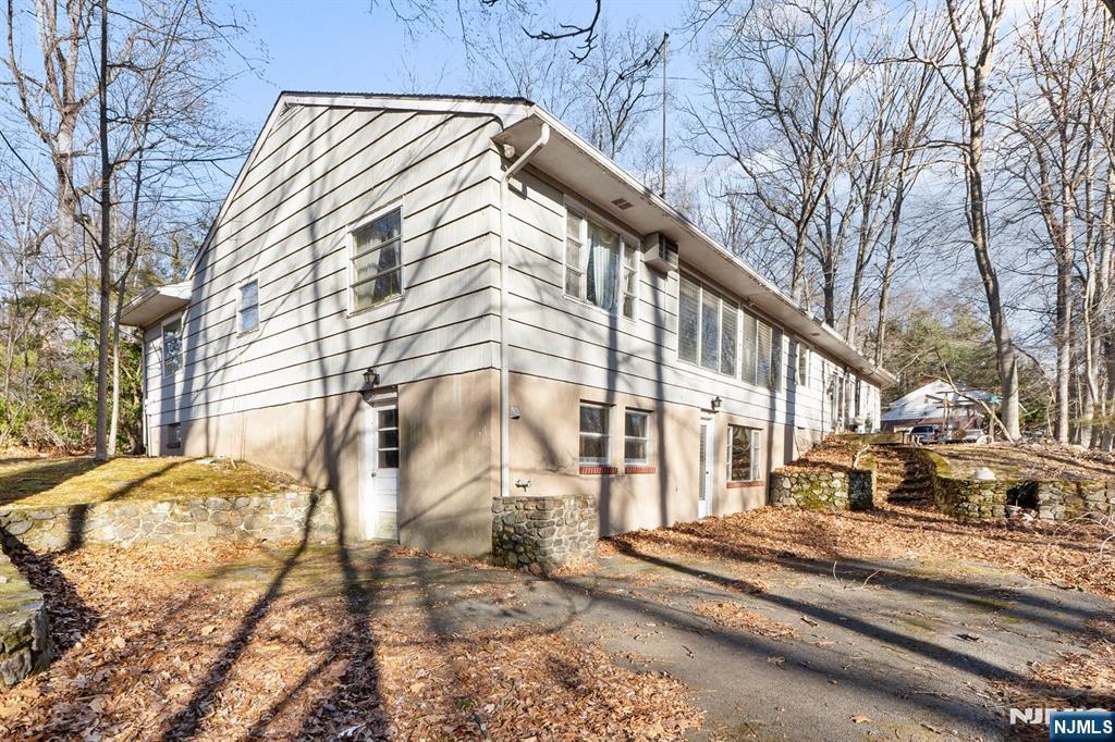 20 Hidden Glen Road Upper Saddle River, NJ 07458 - Photo 26 of 36