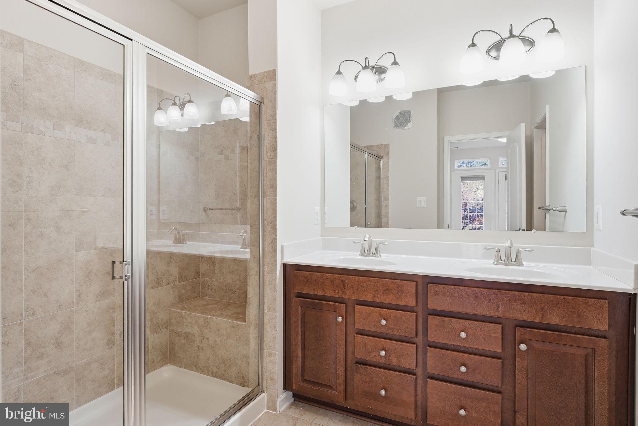 4936 Dane Ridge Circle Woodbridge, VA 22193 - Photo 23 of 41 Primary en suite bath