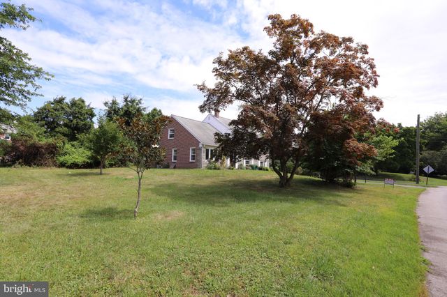 $443,000 | 205 Governors Drive, Wallingford, PA 19086