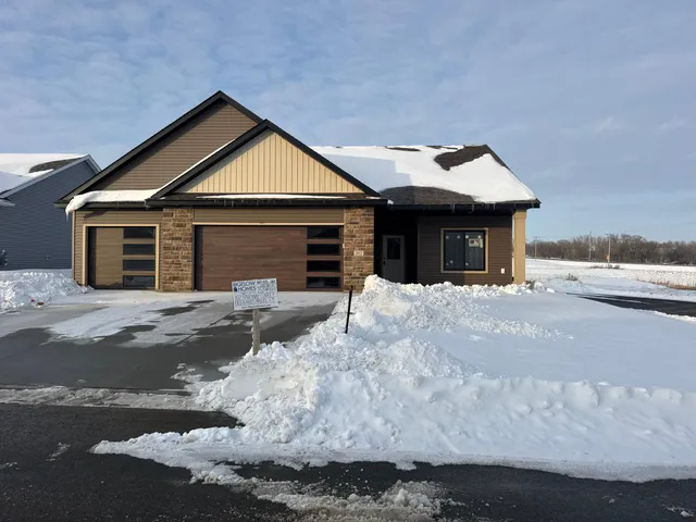 $429,900 | 102 Fairway Street, Zumbrota, MN 55992