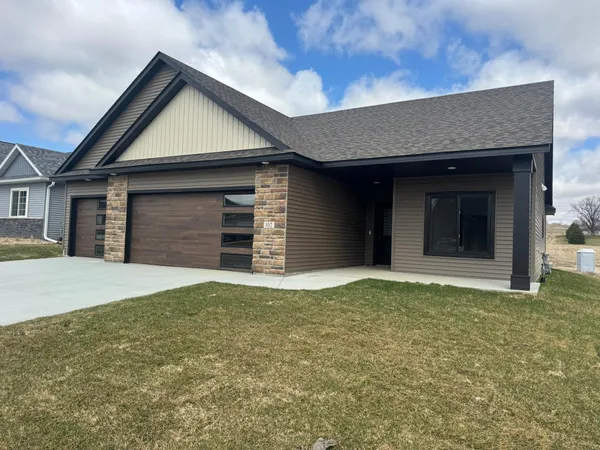 $429,900 | 102 Fairway Street, Zumbrota, MN 55992