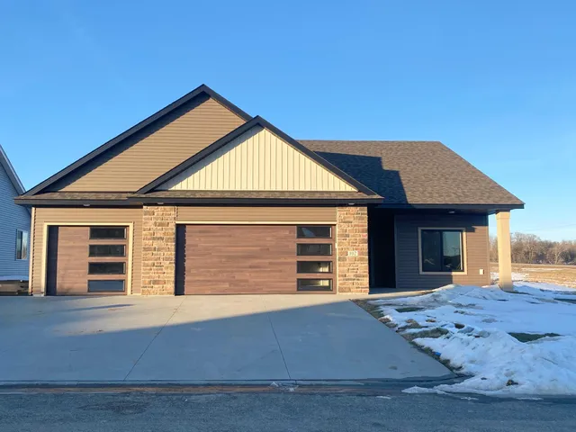 $429,900 | 102 Fairway Street, Zumbrota, MN 55992
