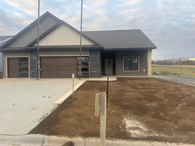 $429,900 | 102 Fairway Street, Zumbrota, MN 55992