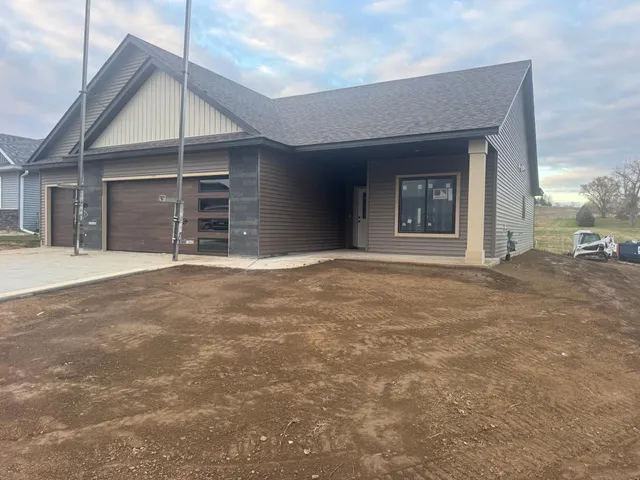 $429,900 | 102 Fairway Street, Zumbrota, MN 55992