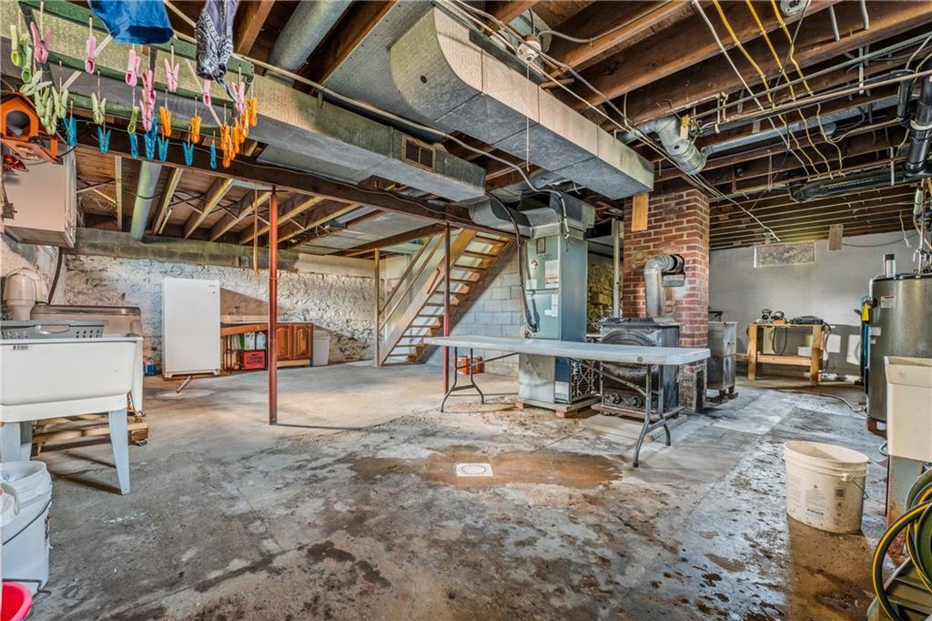 332 Pulaski Road Pulaski, PA 16143 - Photo 33 of 33 a view of a garage with table
