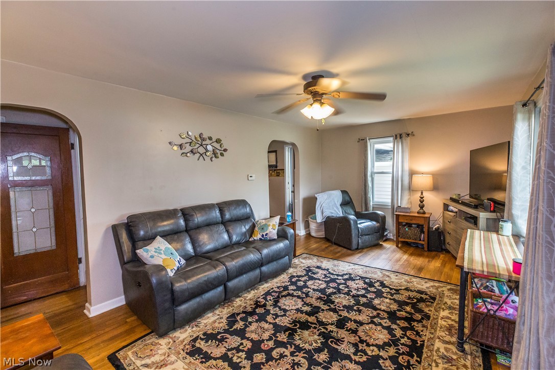 950 Reed Avenue Akron, OH 44306 - Photo 3 of 34