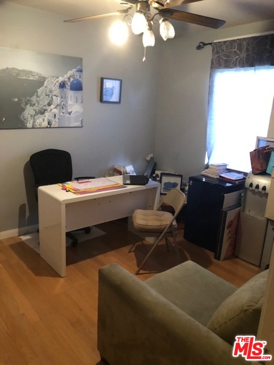 19924 Welby Way Canoga Park, CA 91306 - Photo 5 of 9