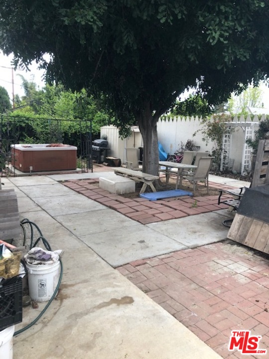 19924 Welby Way Canoga Park, CA 91306 - Photo 8 of 9