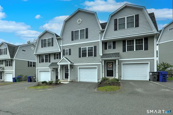 $589,000 | 10 Barnum Court, Unit 10, Bethel, CT 06801