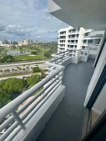 $2,999 | 3300 Northeast 192 Street, Unit 1901, Miami, FL 33180