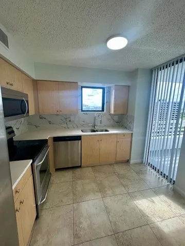 $2,999 | 3300 Northeast 192 Street, Unit 1901, Miami, FL 33180