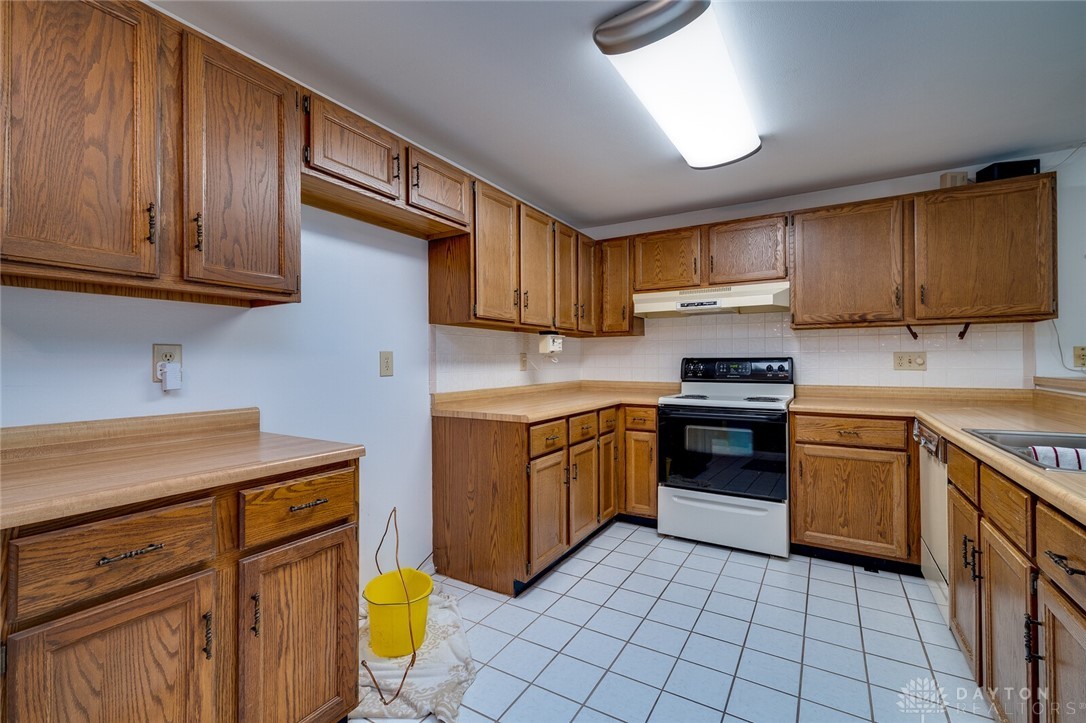 5867 Charlesgate Road Huber Heights, OH 45424 - Photo 8 of 33
