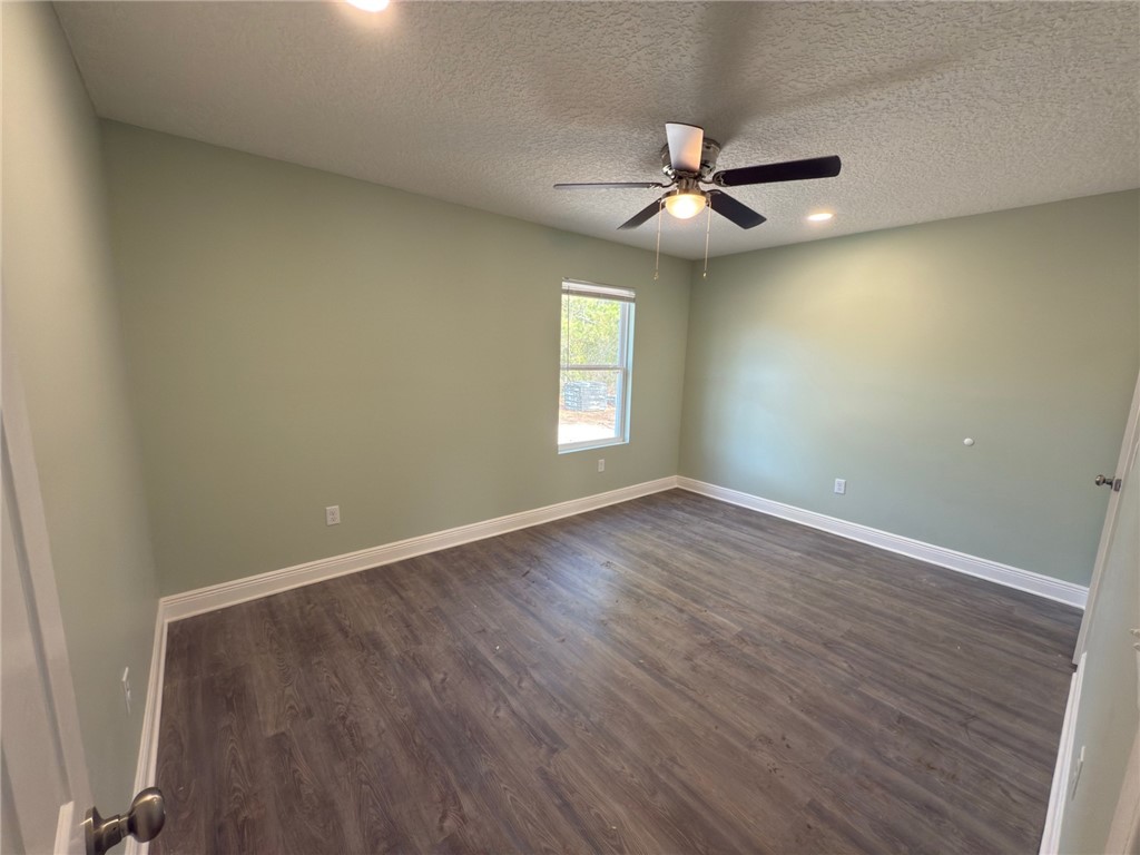 53 Hawks Way Waynesville, GA 31566 - Photo 5 of 8