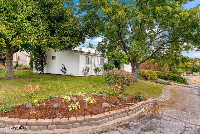 a view of a house with swimming pool